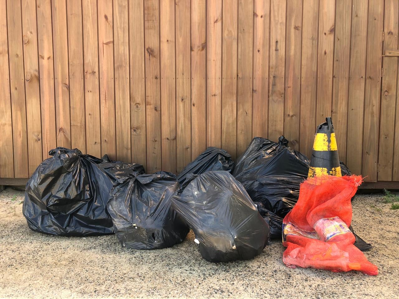 Dia Mundial de Limpeza de Rios e Praias 2019 - voluntários PMP-BS/Instituto Australis